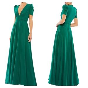 Mac Duggal Green Chiffon Gown Butterfly Sleeves Plunge Neck Size 12 NWOT